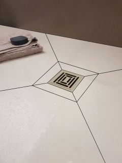 Душевой трап Berges Wasserhaus Zentrum Uno 090372 15х15 Матовый хром